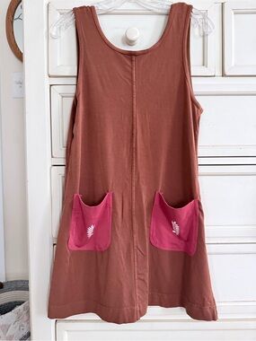 Purusha people sleeveless Mini Dress with pink Pocket Accents